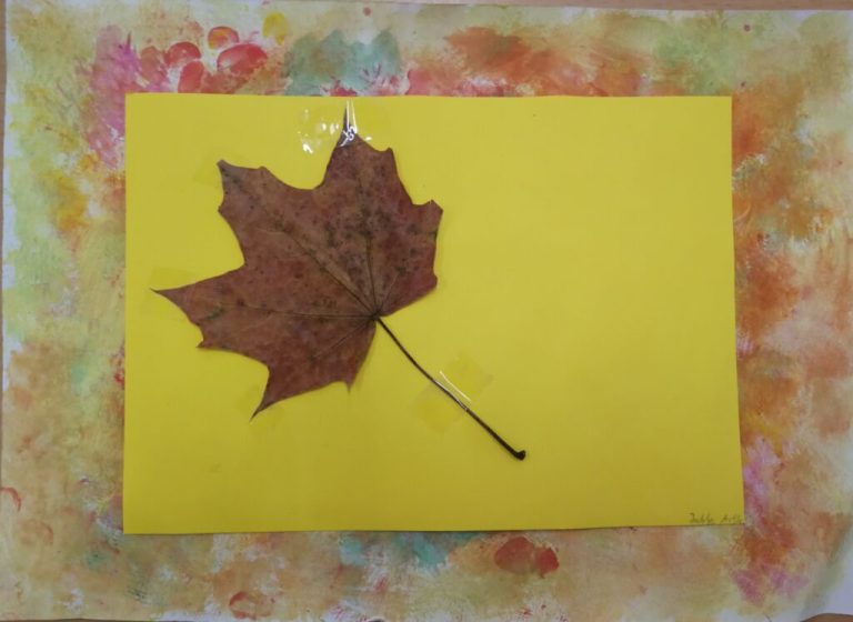 Klasse 3 Herbstbild mit buntem Rahmen