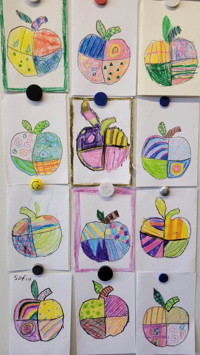 Bunt gestaltete Äpfel in Anlehnung an Kandinskis Kreise, Wachsstifte Kl. 2