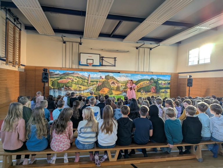 Theaterzauber in der Turnhalle